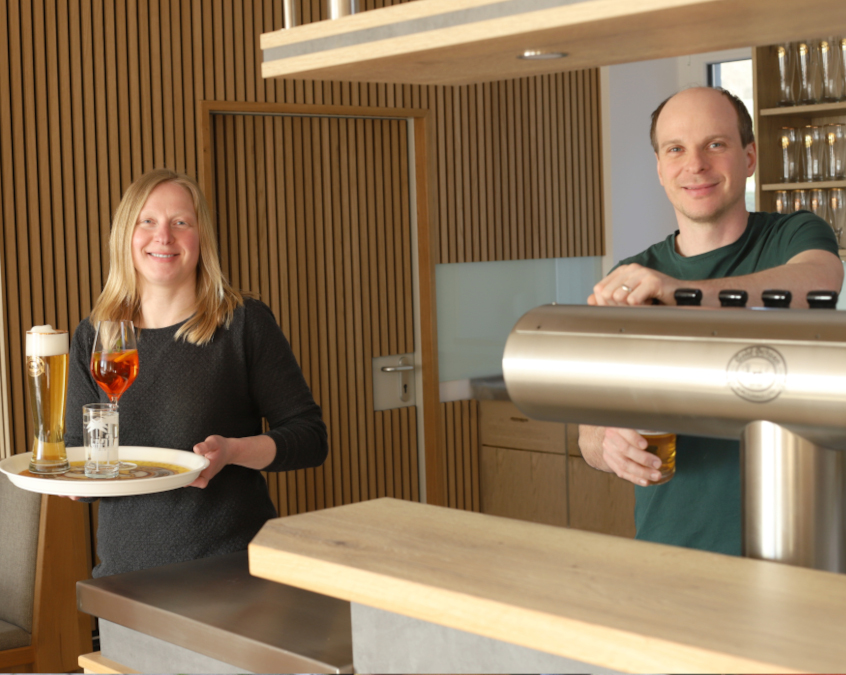 Theke mit Inhaberin Simone Bühler und ihrem Bruder Karl-Heinz Bühler